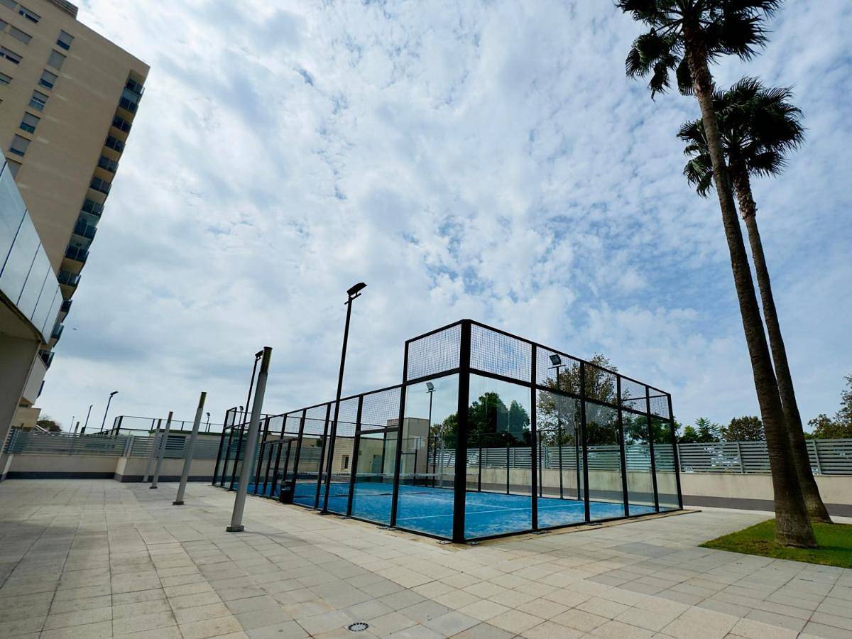 Apartamento entero, Bahía Azul Suites, Piscina & Pádel in San Fernando, Costa de la Luz