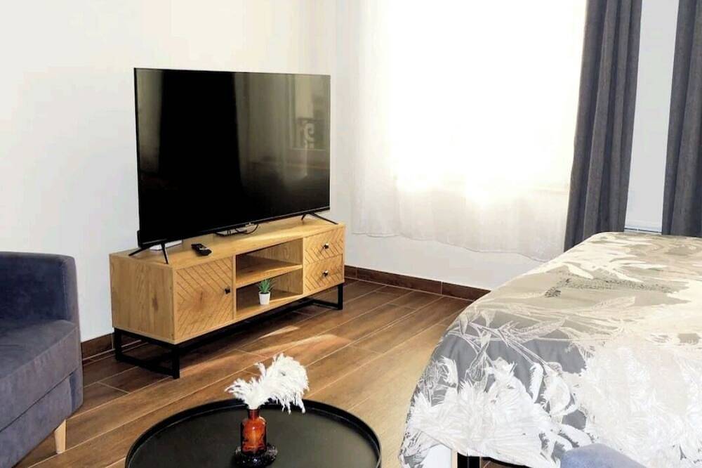 Entire apartment, Studio Tout Confort,proche Gare St-germain en Laye in Saint-Germain-en-Laye, Yvelines