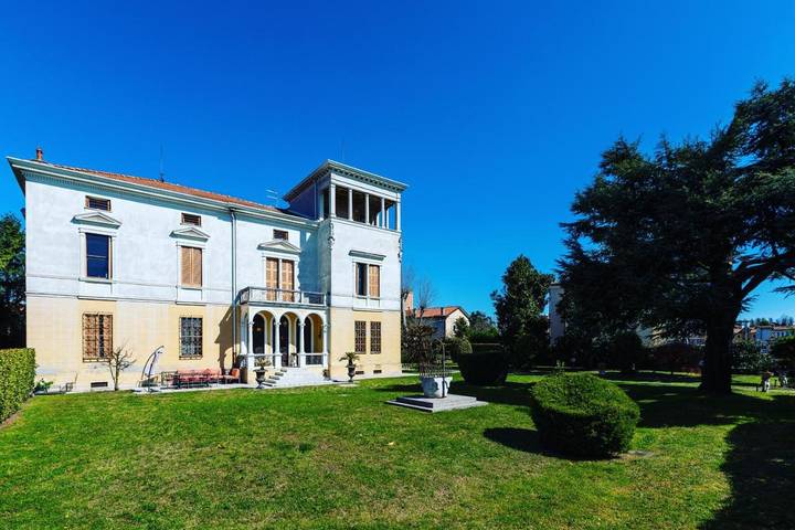 Appartamento per 8 persone, con giardino e idromassaggio, adatto a famiglie con bambini a Mira