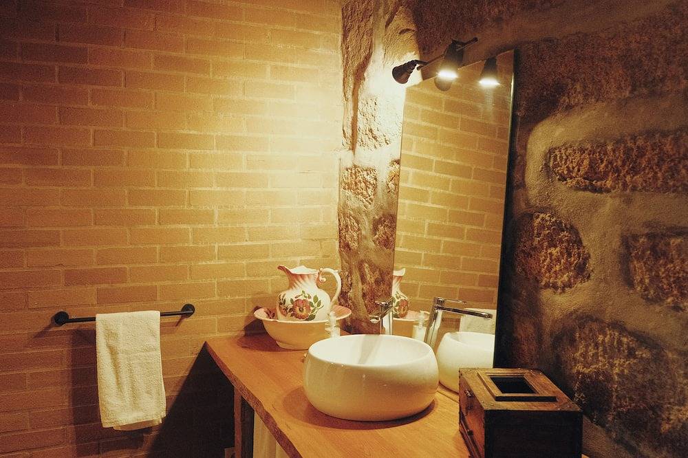 Casa da Alvarinha. Privacidade, Conforto, Natureza in Paredes, Distrito do Porto