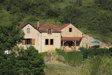 Gîte pour 4 personnes, avec jardin à Urval