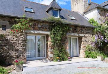 Gîte pour 6 personnes, avec vue et jardin à Saint-Clet