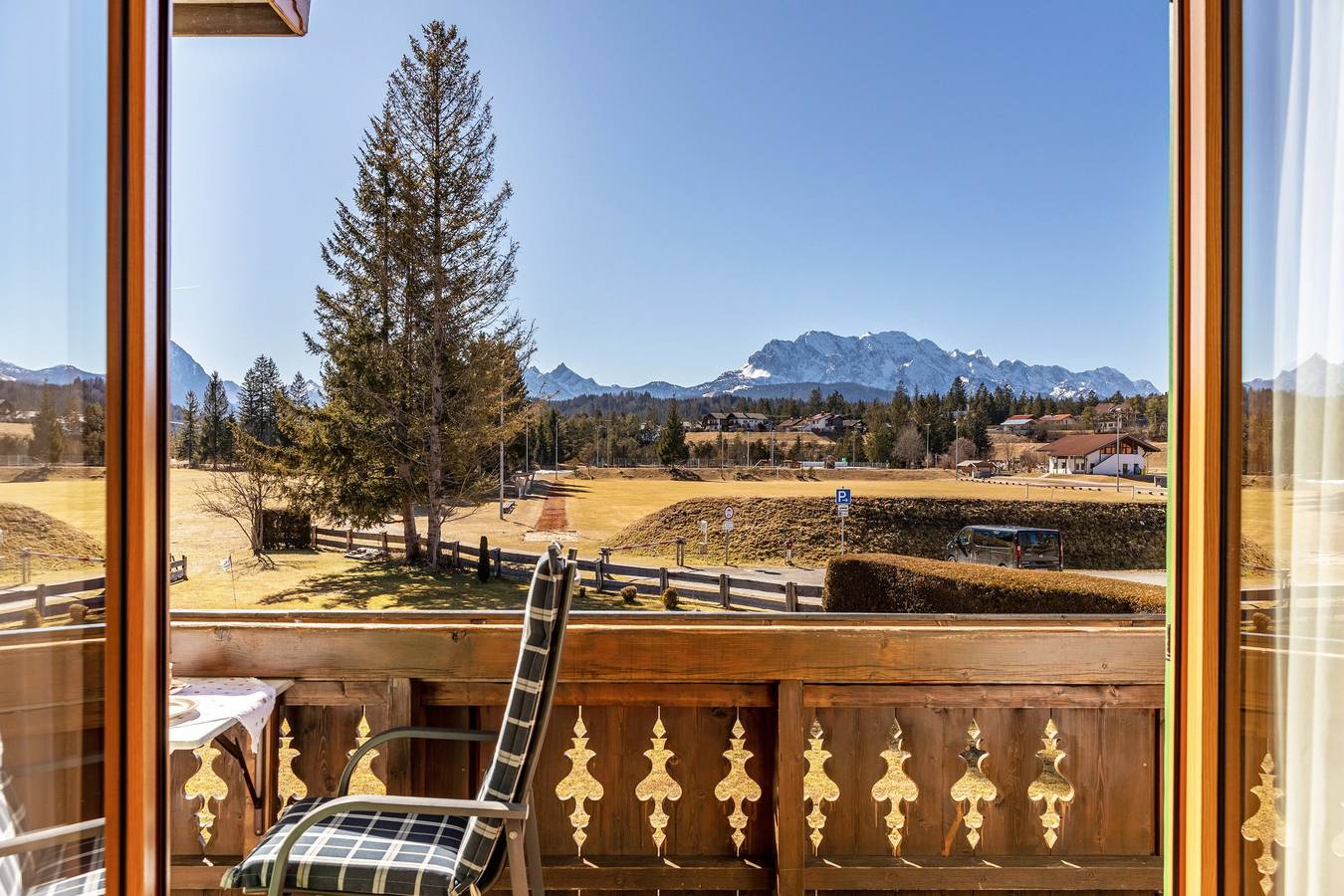 Entire apartment, Holiday Apartment 'Alpenblick Tilly - Lautersee' with Mountain View, Shared Garden and Wi-Fi in Krün, Bavarian Alps