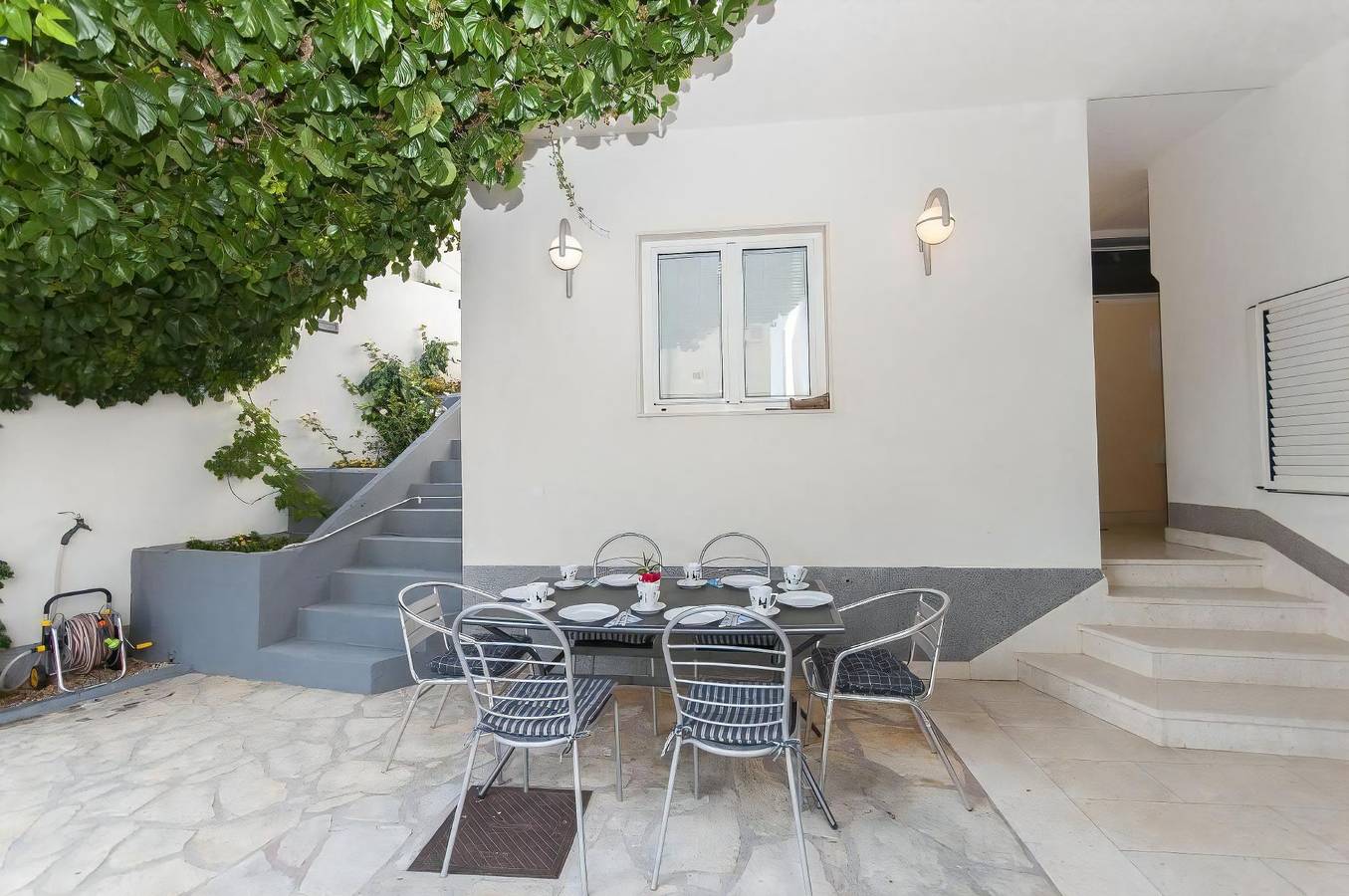House Fjaka in Stanici, Omis-Riviera