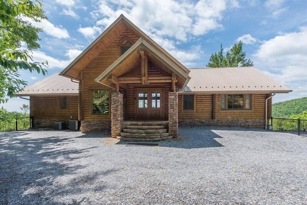 At Last Lodge | Schöne 3Br Pet Friendly Log Home w / Whirlpool und Ausstattung! in McDowell County