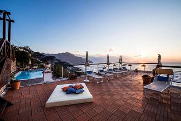 Villa pour 16 personnes, avec vue ainsi que jardin et piscine à Amalfi