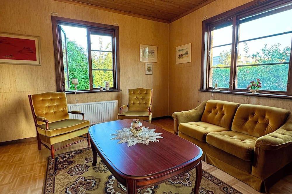 Ariana home (fully furnished house with garage and patio in the center) in Katrineholm, Södermanland