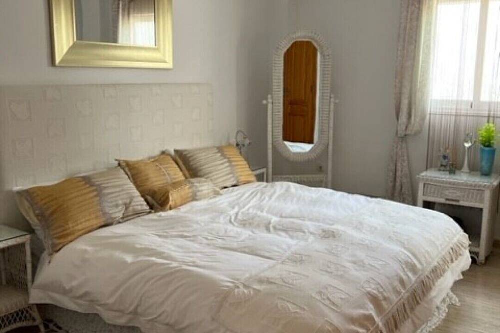 Stunning Villa with a Private Pool, Panoramic views of Lake Vinuela in Los Romanes, Viñuela