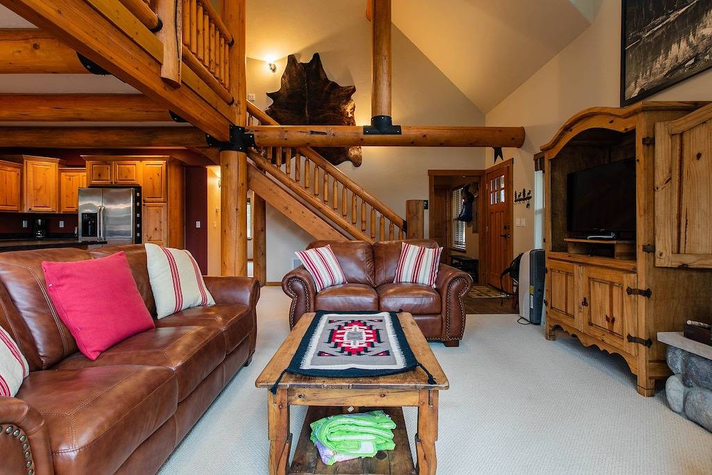 Neue Auflistung! Wunderschöne Seeufer Kabine mit Kamin und Deck-5 Meilen zum Glacier in West Glacier, Glacier-Nationalpark