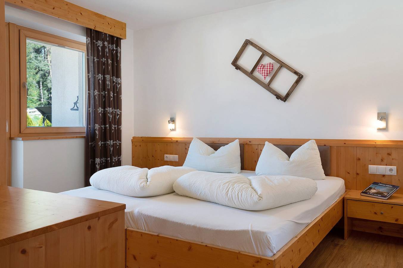 Ganze Wohnung, Ferienwohnung "Stiflerhof Apt Arnika" mit Bergblick, Balkon und Wlan in Issing, Pfalzen