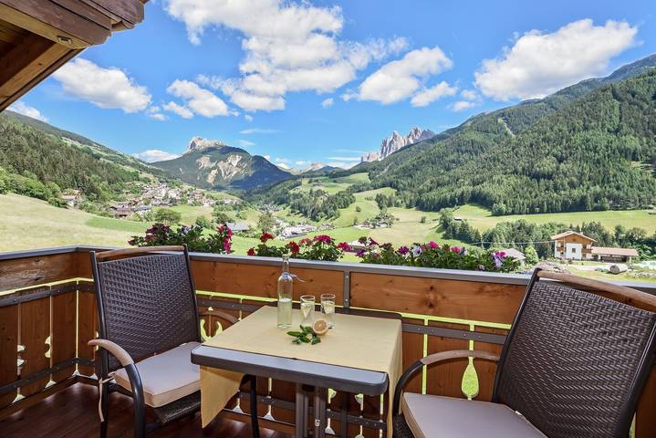 Appartamento per 4 persone, con Balcone e Giardino a Val di Funes