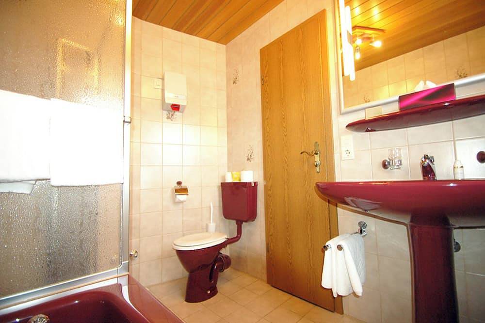 Fewo \"Birkenhof\" bis 3 Pers., auf 2 Ebenen, 80qm, Balkon u. Terrasse in Tachinger See, Taching am See