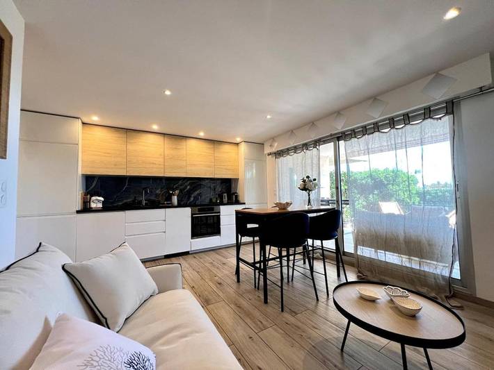 Gîte pour 4 personnes, avec vue et terrasse dans Plage de la Pierre au Tambour - 3