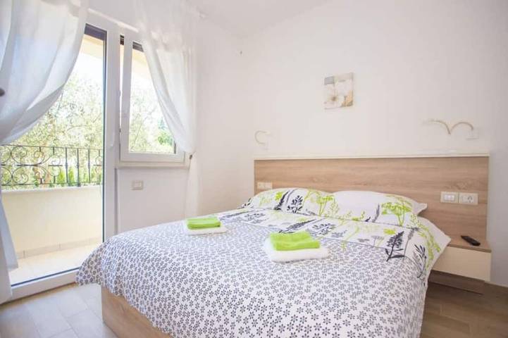 Ganze Wohnung, Top eingerichtete Ferienwohnung mit Pool unweit von Porec in Nova Vas, Porec und Umgebung
