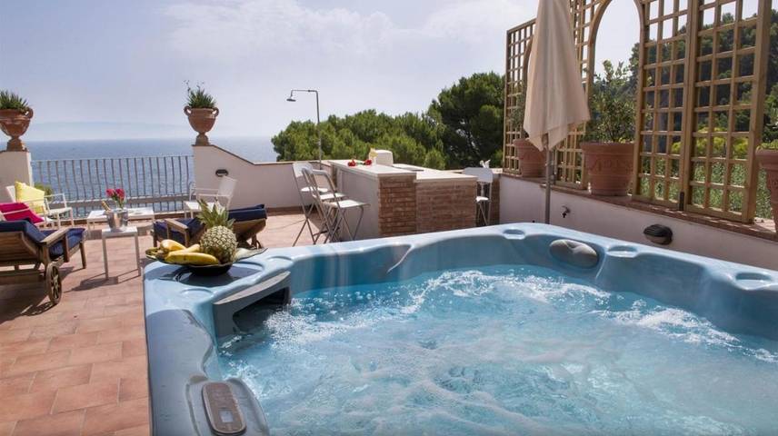 Villa pour 6 personnes, avec Balcon et Jacuzzi ainsi que Terrasse et Piscine à Mazzarò