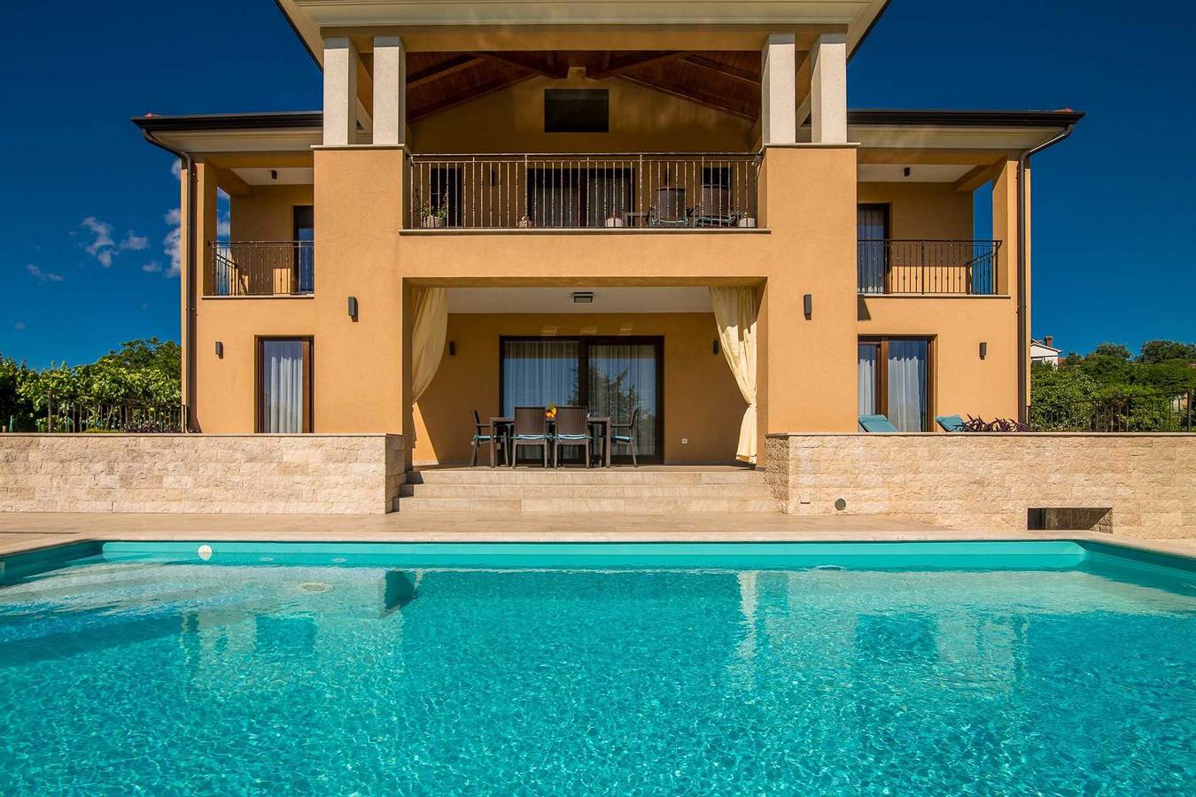 Ganze Wohnung, Apartment Villa Cecilia mit privatem Pool in Krk Stadt, Krk