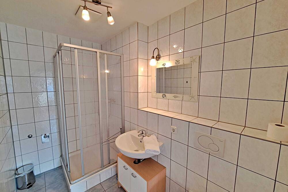 Ganze Wohnung, Appartement 02 im Nebengebäude - Haus Bella in Drei Kaiserbäder, Heringsdorf