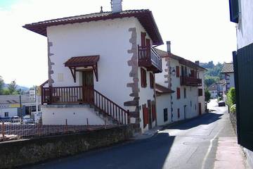 Location de vacances pour 4 personnes, avec balcon à Uhart-Cize