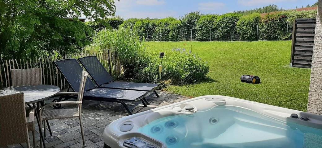 Gîte pour 3 personnes, avec terrasse et jacuzzi ainsi que sauna et jardin à Burbach - 2