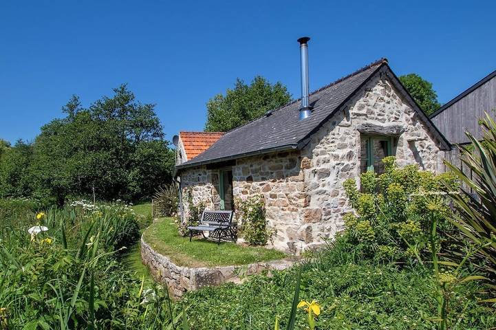 Location de vacances pour 2 personnes, avec jardin ainsi que jacuzzi et terrasse à Les Moitiers-d'Allonne