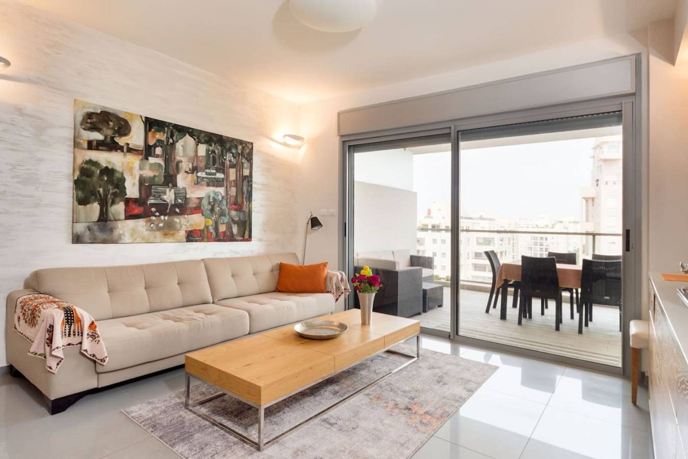 Appartement entier, Urban Gem with Outdoor Lounge in Ramat Aviv, Tel Aviv