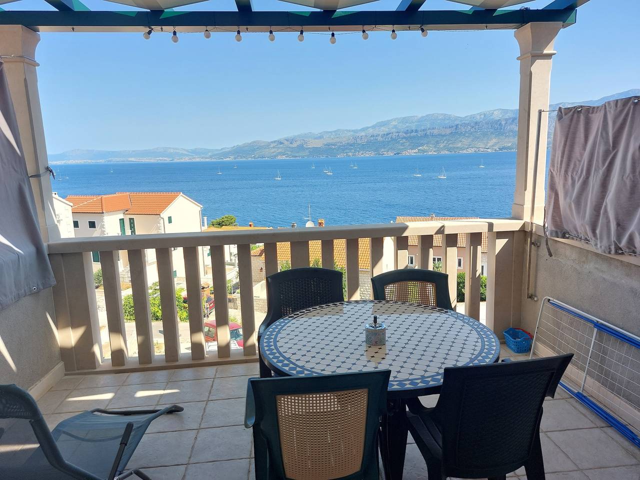 Ganze Wohnung, 1-Zimmer-Ferienwohnung mit Terrasse und Meerblick Postira (Brac) A-2911-a in Postira, Brac