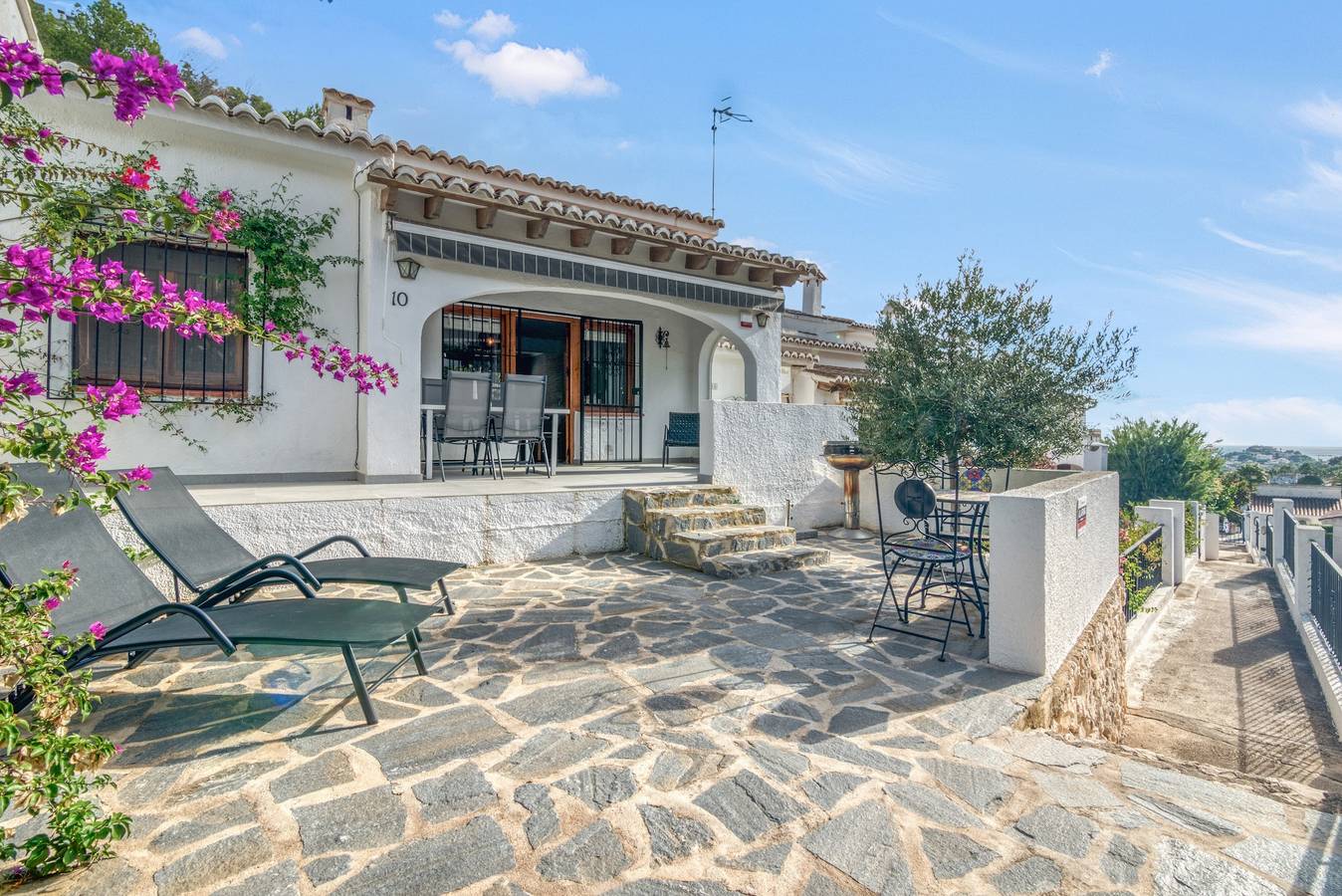 Maison de vacances 'Julieta' avec vue sur la mer, Wi-Fi et climatisation in Poble Nou de Benitatxell, Costa Blanca