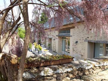 Gîte pour 39 personnes, avec terrasse et jacuzzi ainsi que jardin et piscine, animaux acceptés en Corrèze