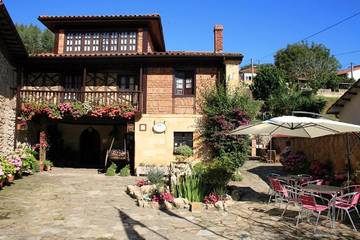 Hotel para 2 personas, con terraza y jardín en Alfoz de Lloredo