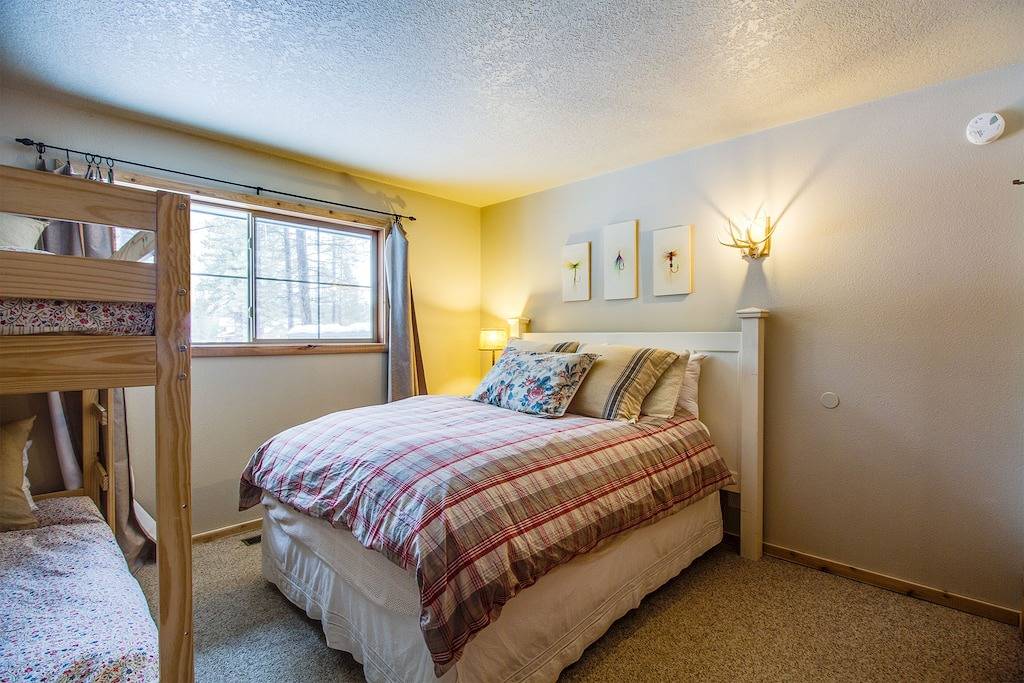 Privater Whirlpool, Dorf zu Fuß erreichbar, Klimaanlage, Holzkamin in Sunriver, Deschutes County