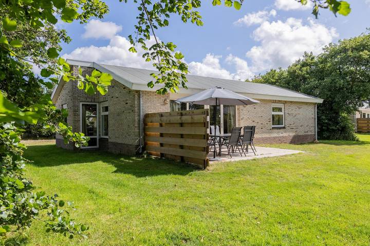 Bungalow für 6 Personen, mit Balkon/Terrasse und Terrasse sowie Garten und Sauna auf Ameland