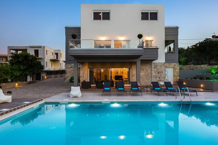 Location de vacances pour 14 personnes, avec jardin et vue sur l’océan ainsi que balcon et piscine à La Canée - 2