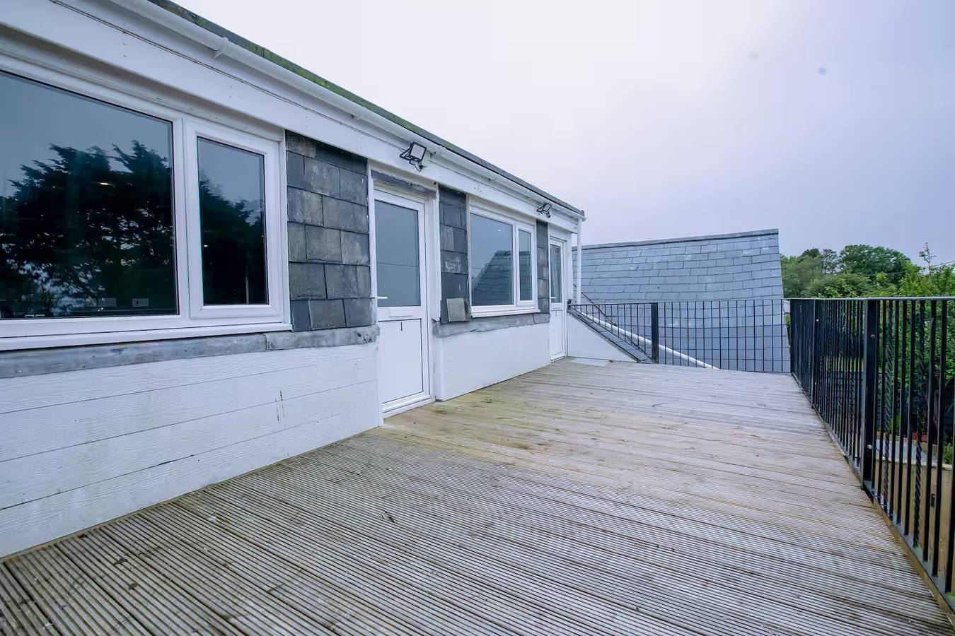 Entire holiday apartment, 1 Bedroom Apartments Sleeps 3 - Balcony - Pets Ok in Carbis Bay, Cornwall