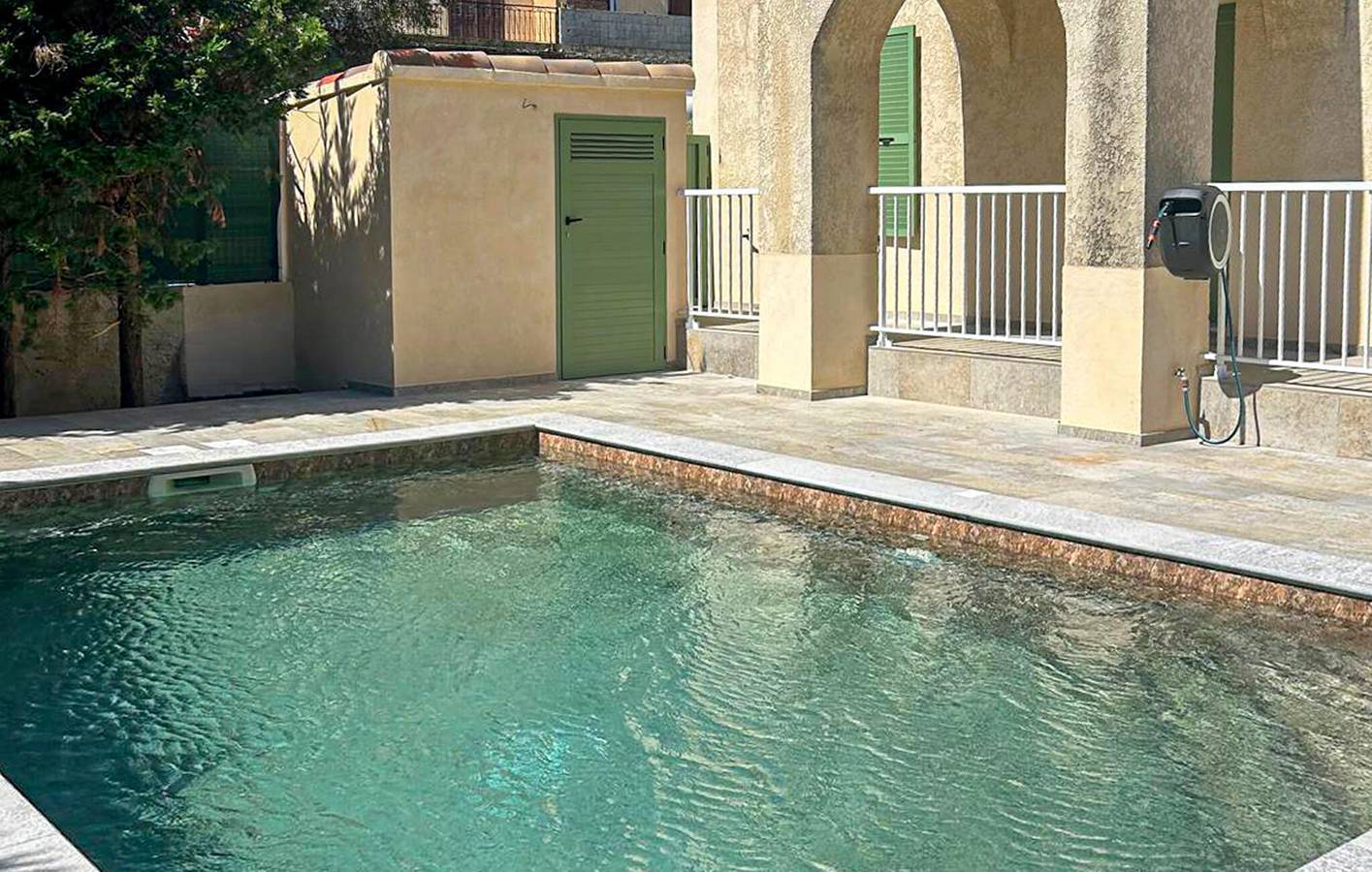 Acogedor apartamento con aparcamiento y jardín, a pocos pasos de Aregno Plage in Algajola, Region de Calvi