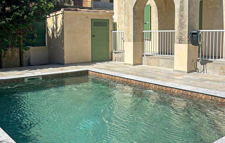Location de vacances pour 8 personnes, avec terrasse et jardin, adapté aux familles à Algajola