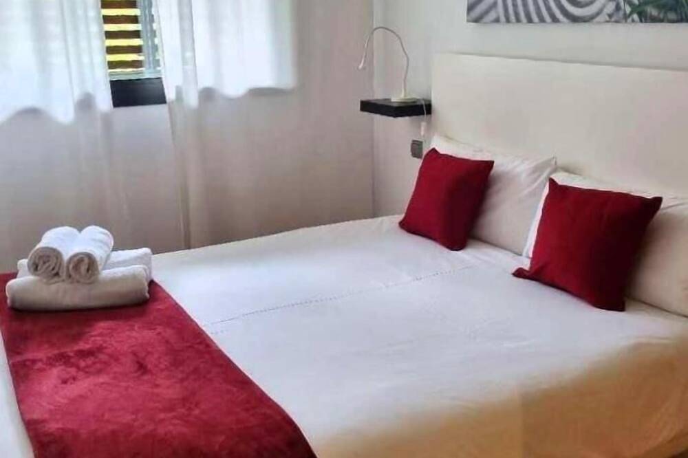 Entire apartment, Las Tablas - 3 Bedrooms with terrace in Punto de Atención al Ciudadano, Madrid