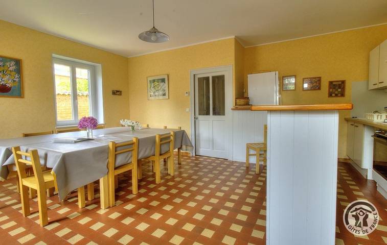 Gîte pour 13 personnes, avec Jardin et Piscine dans Beaujolais - 3