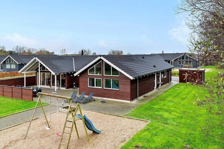 Ferienhaus für 18 Personen, mit Pool und Sauna sowie Whirlpool und Terrasse, mit Haustier in Købingsmark Strand