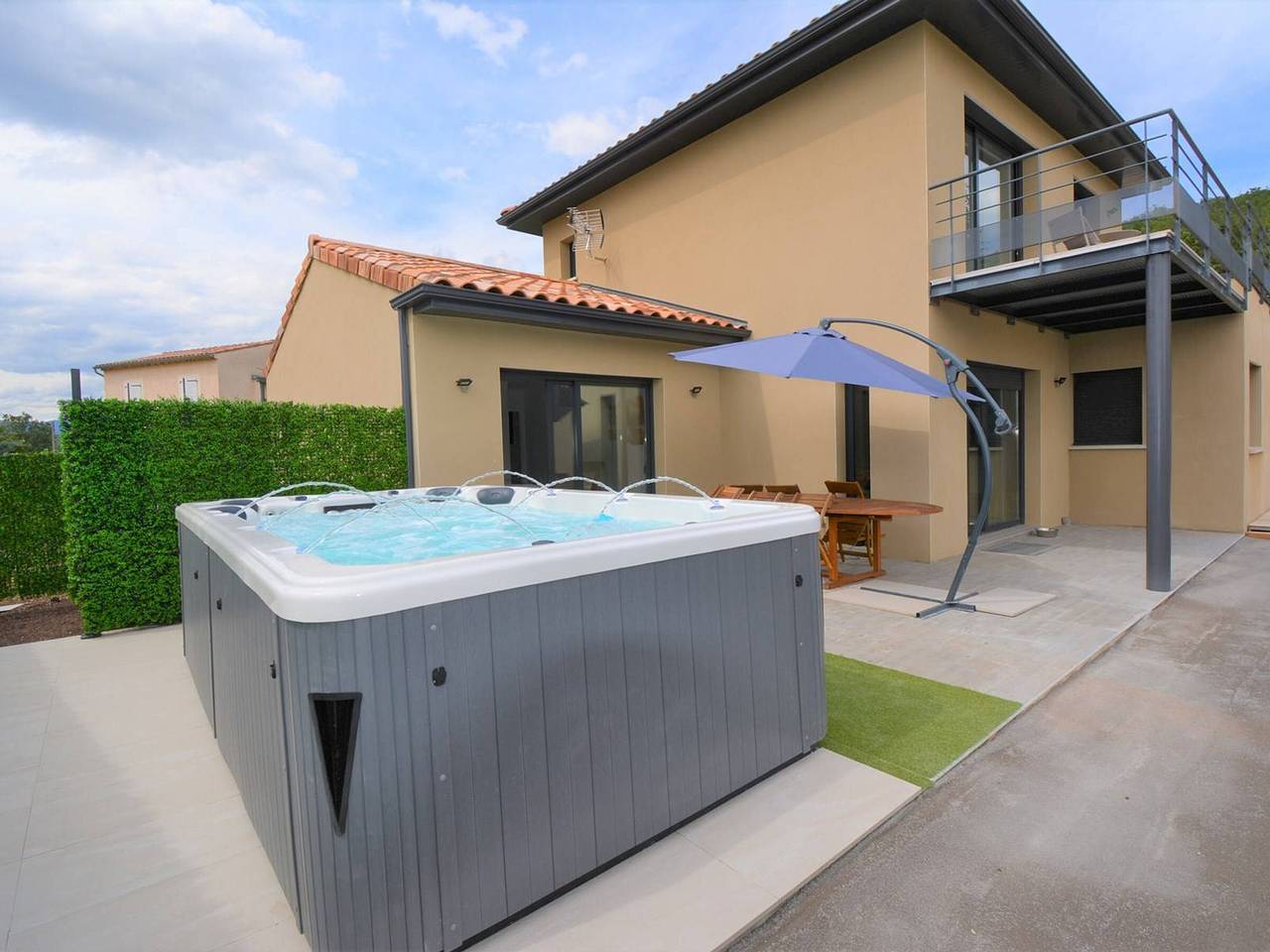 Villa con 4 suites y spa de nado cerca del centro de Ruoms in Ruoms, Ardèche