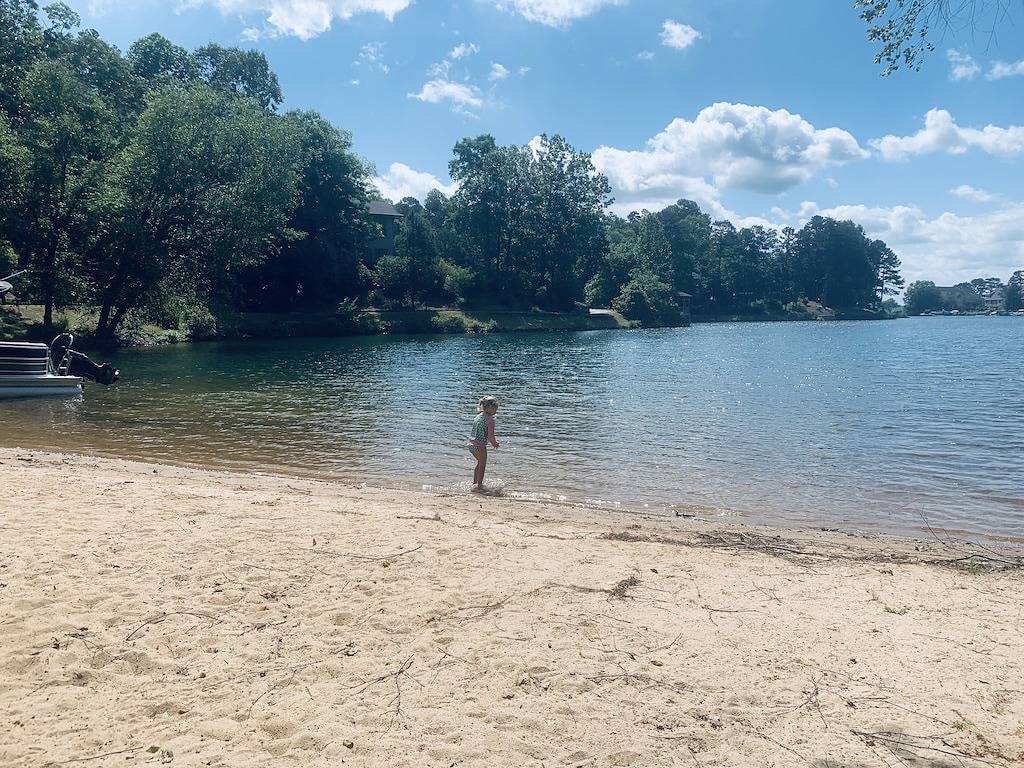 The Poolside Villa- 2queen bd, lake Keowee, golf,hike,waterfalls, near Clemson, in Lake Keowee