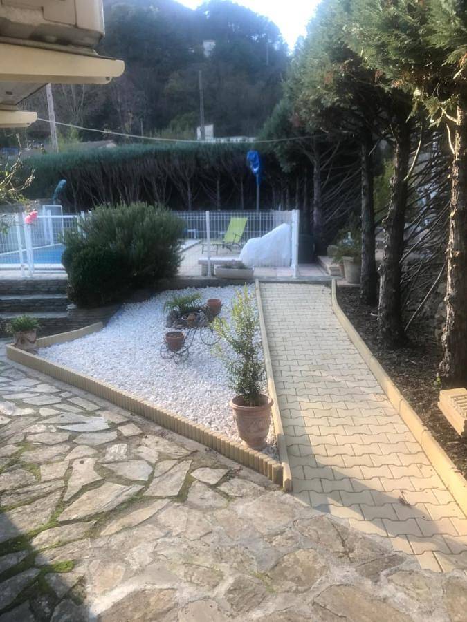 Gîte pour 2 personnes, avec piscine ainsi que terrasse et vue à Sumène - 3