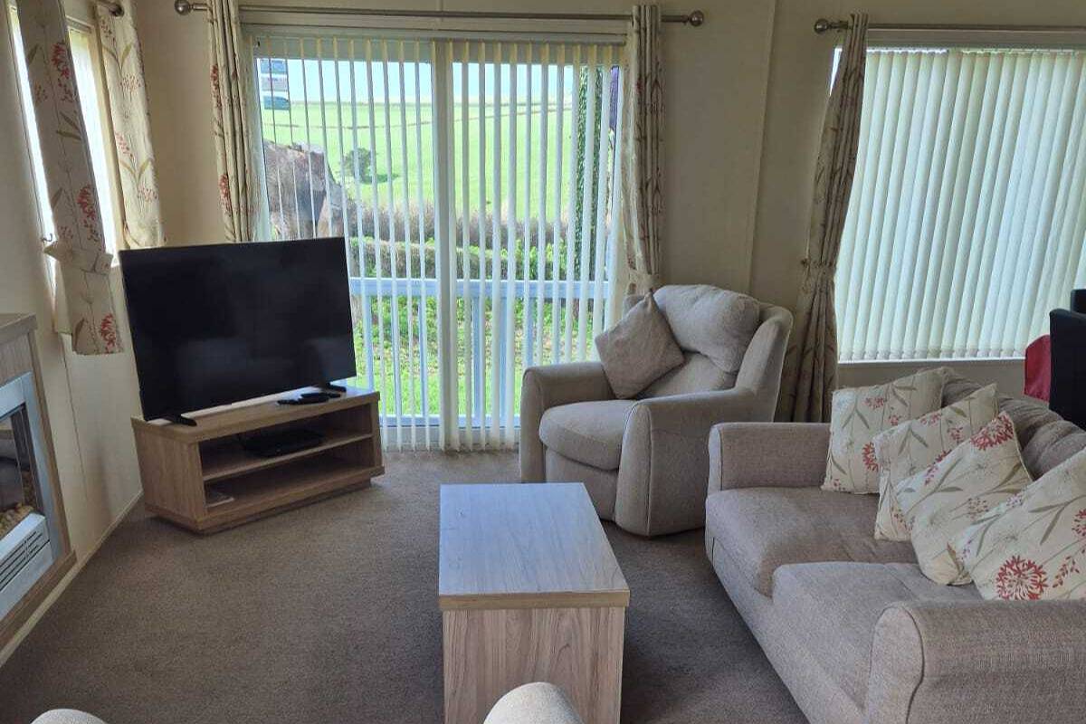 2 Bed Caravan - Sleeps 6 - Pets - Pool - Parking in Newquay, Cornwall