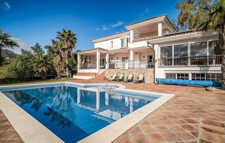 Acogedor apartamento con piscina, chimenea y aire acondicionado cerca de Monda in Monda, Sierra de las Nieves
