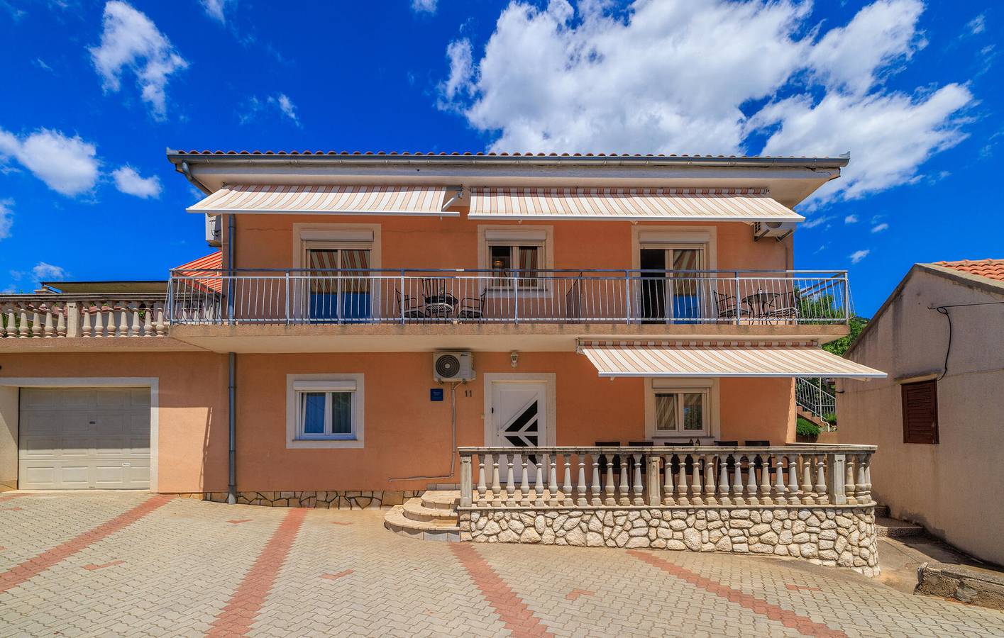 Ganze Ferienwohnung, Gemütliche Ferienwohnung mit Meerblick und Terrasse – 800 m vom Strand entfernt in Senj, Kvarner Festland