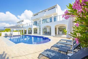 Location de vacances pour 8 personnes, avec terrasse et jardin à Fethiye (Muğla)