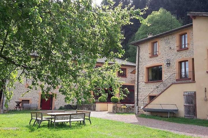 Location de vacances pour 15 personnes, avec jardin à Grandris