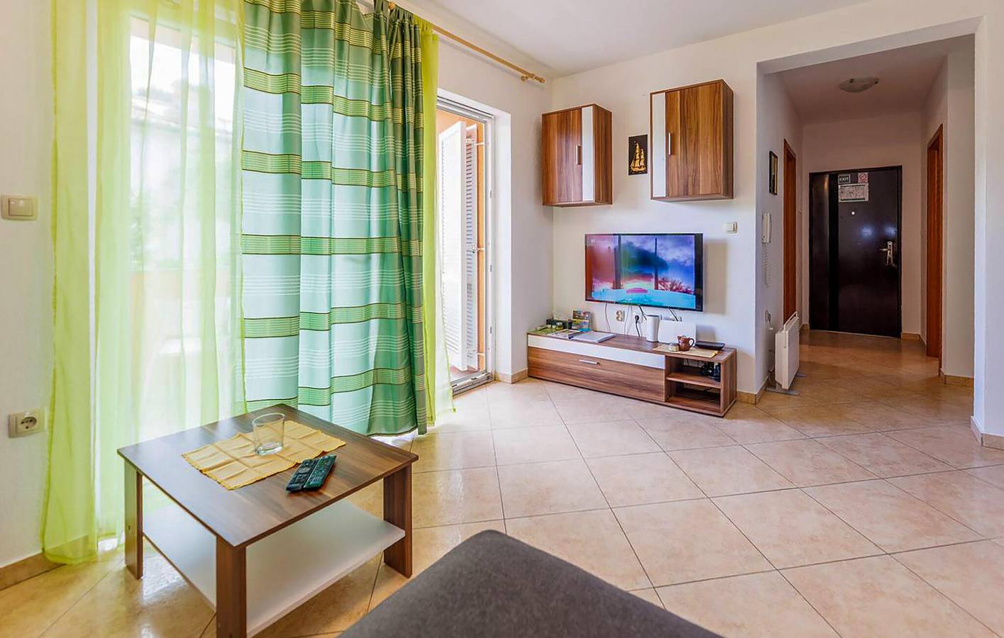 Ganze Ferienwohnung, Gemütliche Ferienwohnung mit Terrasse, 300 m zur Küste und zu Restaurants in Soline, Krk