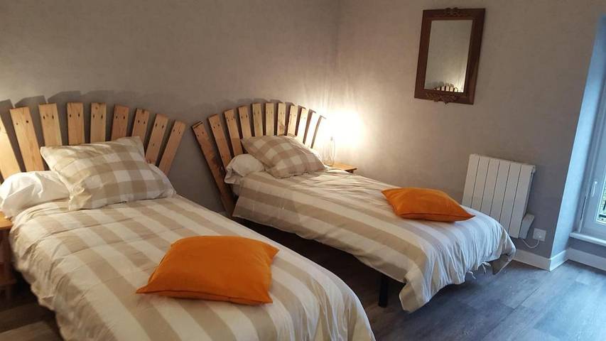 Location de vacances pour 11 personnes, avec terrasse et jardin à Saint-Vran - 2