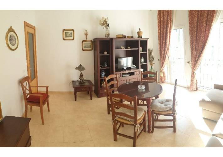 Ganze Wohnung, Geräumige Wohnung in Villa Gallardo mit Klimaanlage, Wlan und Gemeinschaftspool in Campillos, Málaga Provinz