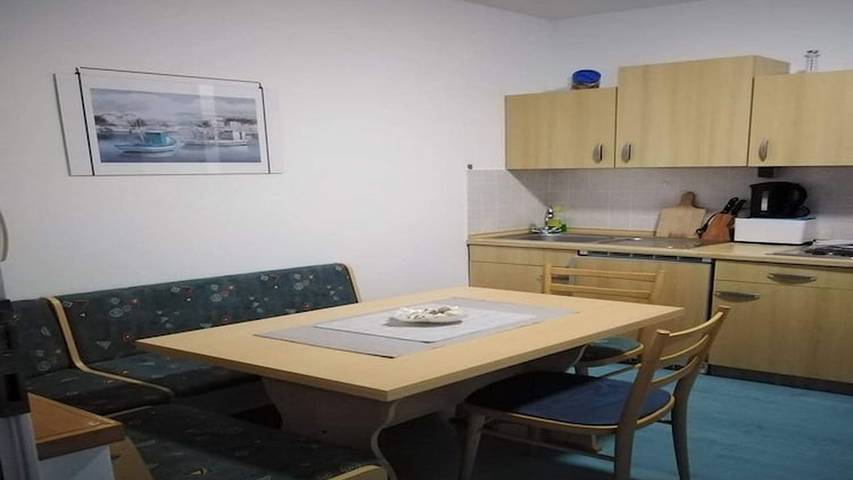 Apartament wakacyjny dla 5 osób, z ogród i balkon w Pirovac